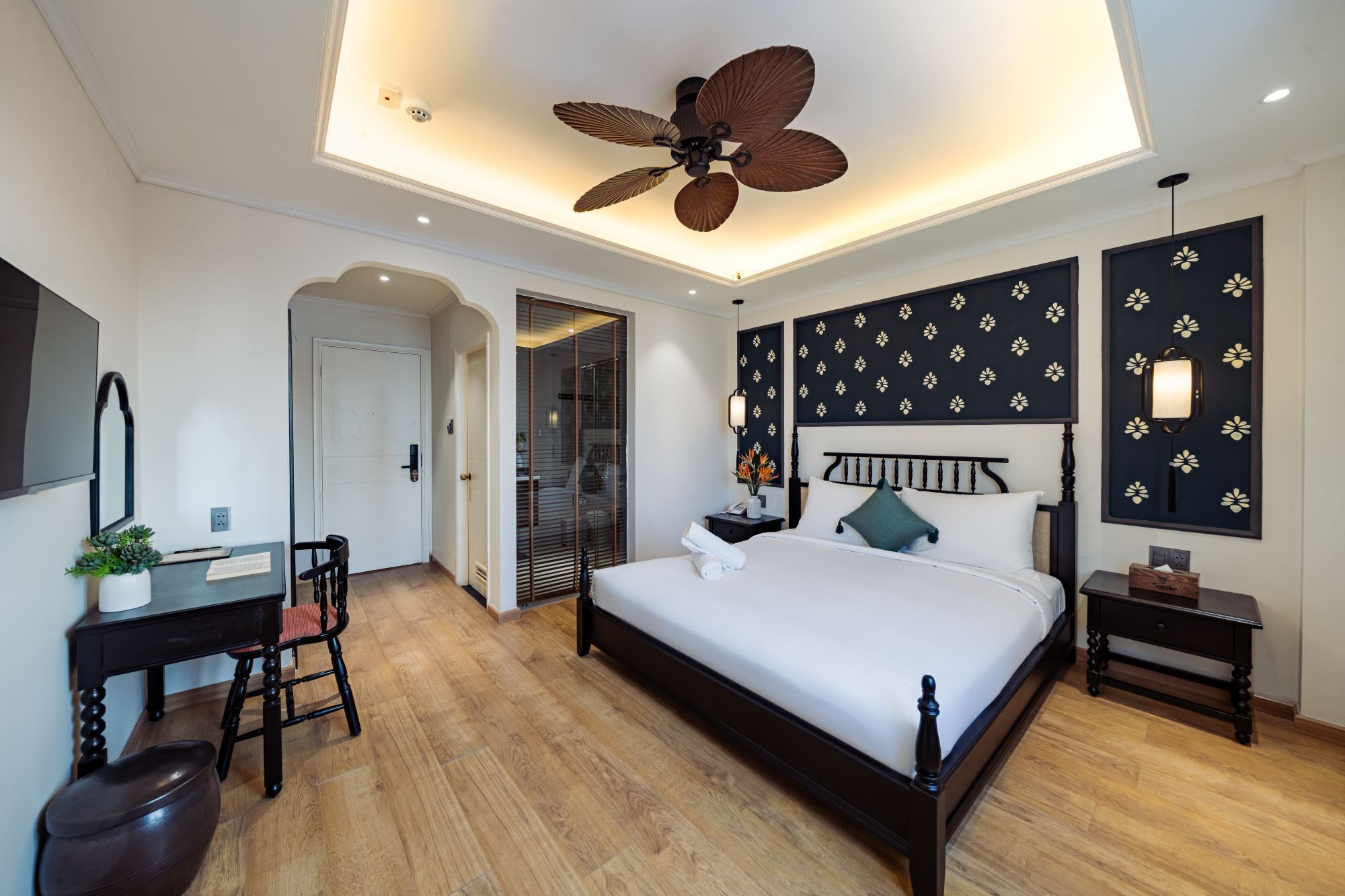 Deluxe Room, City View | Free WiFi, bed sheets