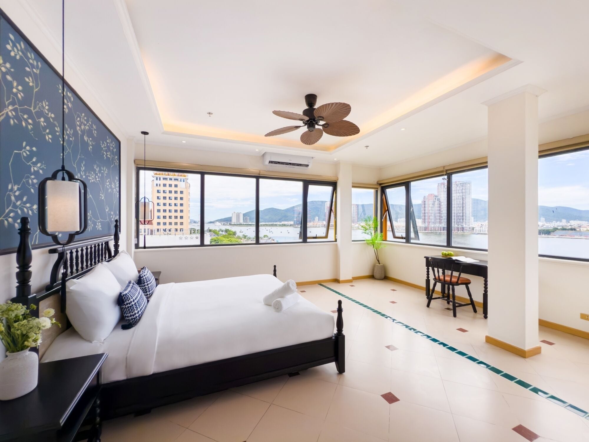 Deluxe Twin Room, River View | Free WiFi, bed sheets