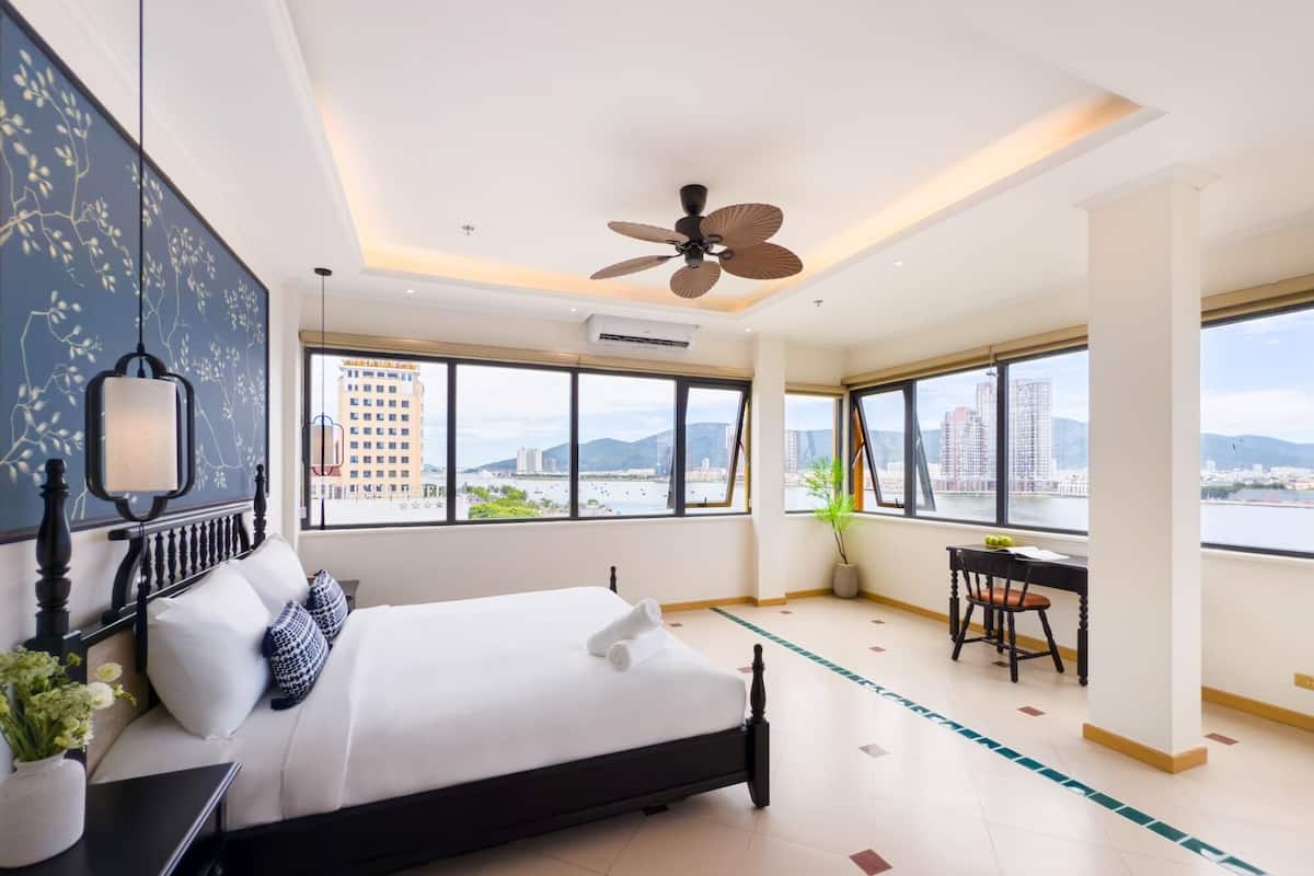 Deluxe Twin Room, River View | Free WiFi, bed sheets