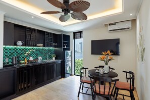 Twin Room, City View | Private kitchen - Sujet Marina Da Nang Hotel by Haviland (Hai Chau)