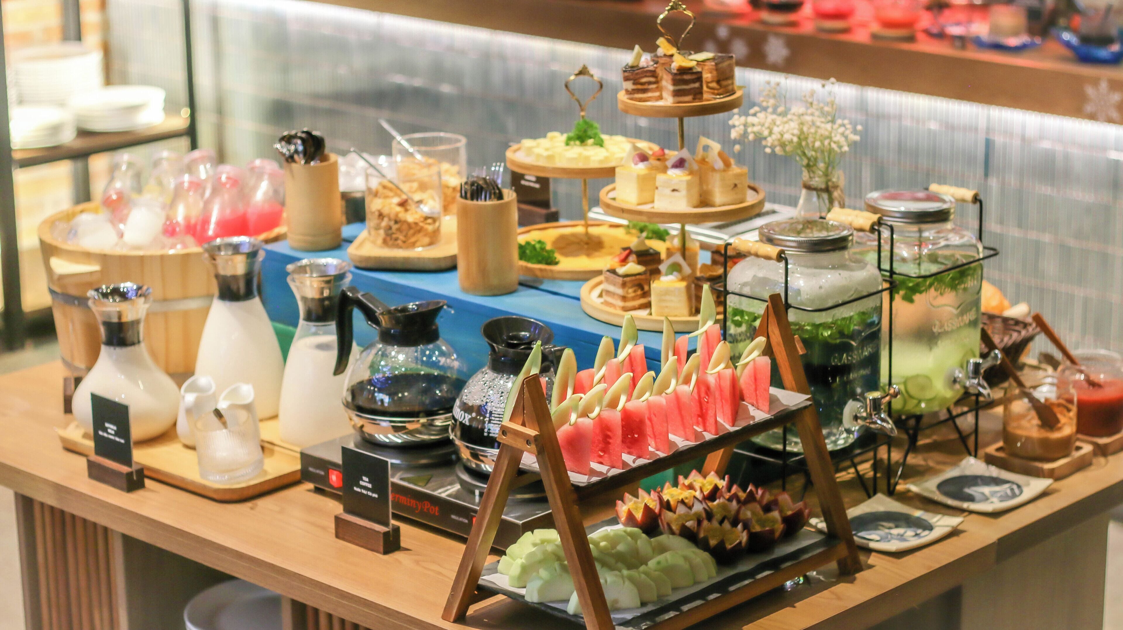 Daily buffet breakfast for a fee