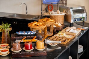 Daily buffet breakfast for a fee - Sujet Marina Da Nang Hotel by Haviland (Hai Chau)