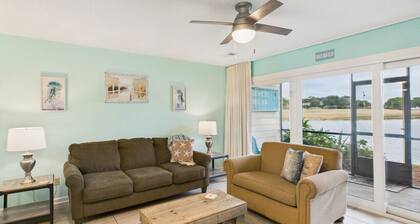 Lakefront 1 br | Sleeps 5 | beach and pool steps away