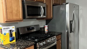 Private kitchen - Spacious and Comfy 2-bedroom condo with AC near UC Riverside (Riverside)