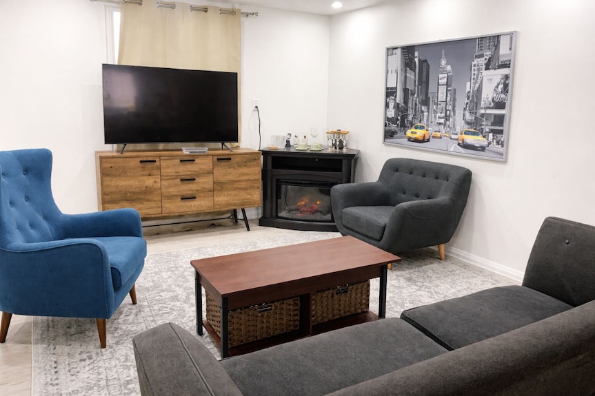 Yonge Sheppard House - Vaughan