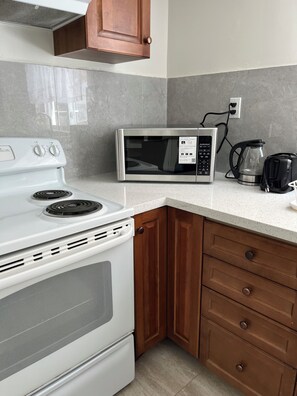 Private kitchen - Yonge Sheppard House (Toronto)