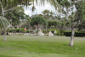 Property grounds - Turtle Bay Renovated Luxury Condo • Walk to Beach • King Bed • AC •  (Kahuku)