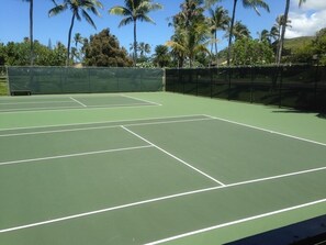 Sports court - Turtle Bay Renovated Luxury Condo • Walk to Beach • King Bed • AC •  (Kahuku)