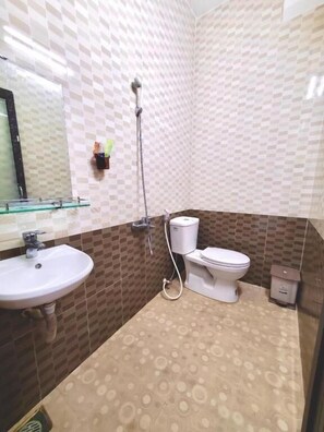 Monolocale Classic, balcone, vista città | Bagno