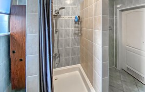 Shower - Gorgeous home in Kolobrzeg with sauna (Kolobrzeg)
