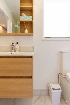 Hair dryer, towels - Central Studio Getaway on Bath Street (Christchurch)
