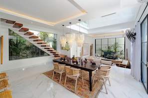 Dining room - Villa Devina by Pertama Stay (Seminyak)