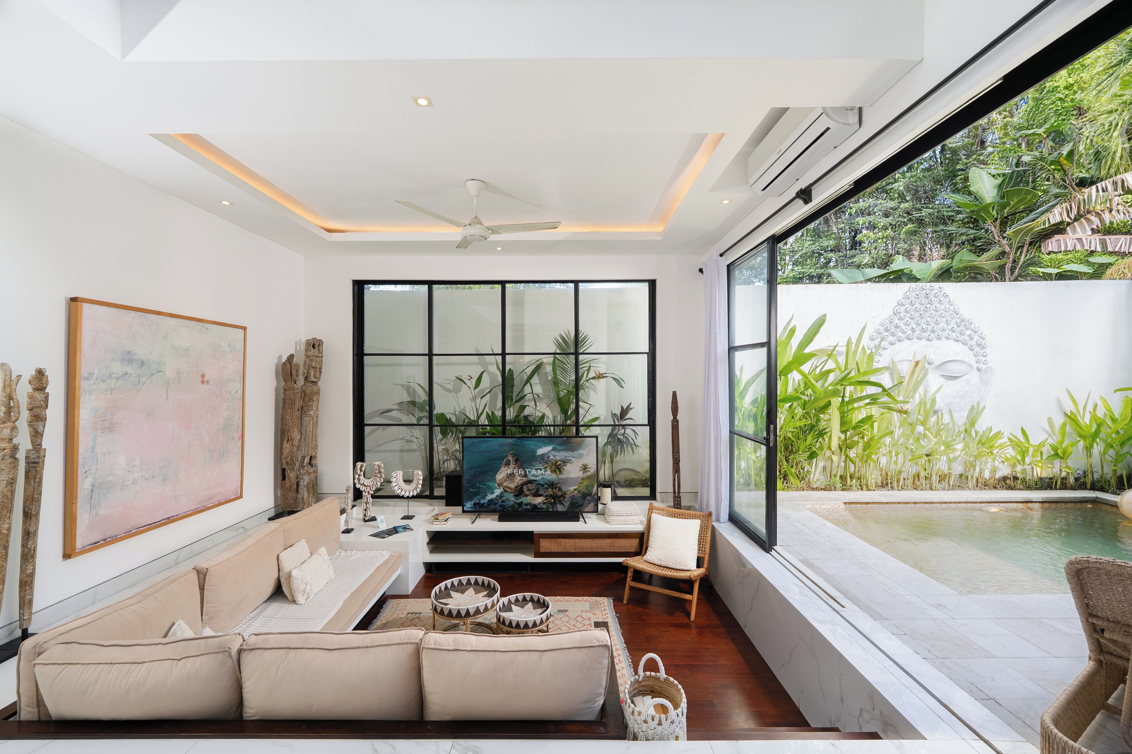 Villa Deluxe | Zona de estar | Una televisión de pantalla plana