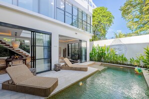 Outdoor pool - Villa Devina by Pertama Stay (Seminyak)