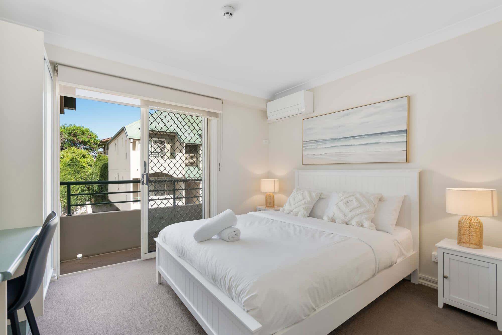 Desk, iron/ironing board, WiFi, bed sheets