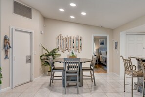 Dining - Waterfront Oasis - Fish from Backyard, Heated Pool & Spa (Cape Coral)