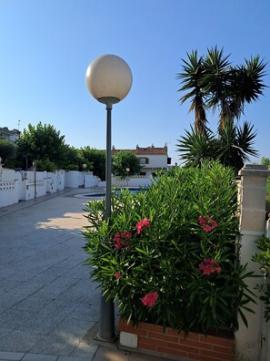 Property grounds - House with garden and pool "Els Muntanyans" Torredembarra. (Torredembarra)