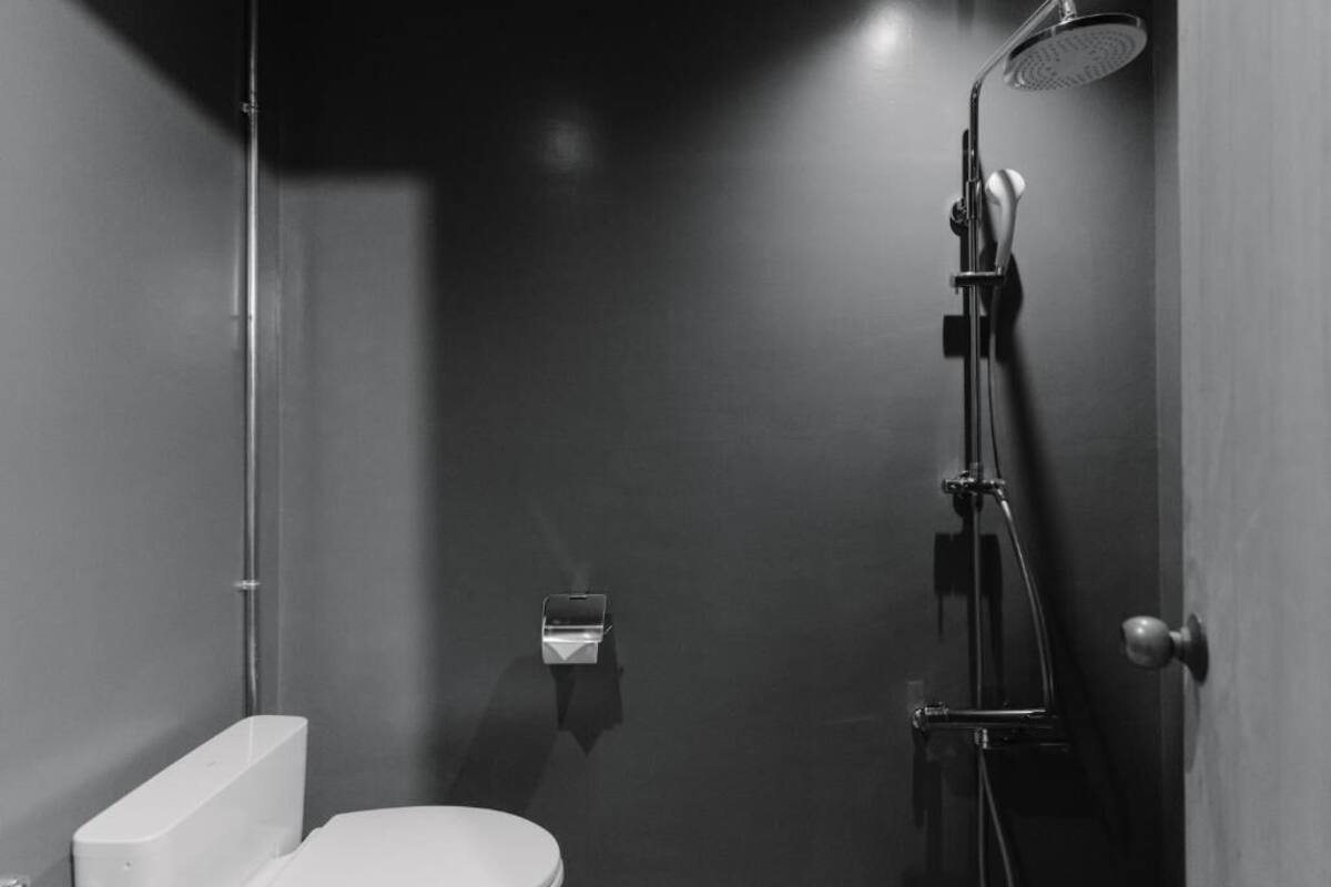 Standard Double Room | Bathroom