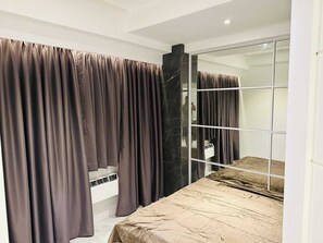 1 chambre, fer et planche à repasser, accès Internet, draps fournis