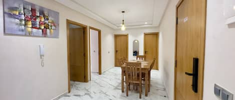 Deluxe Apartment | Dining