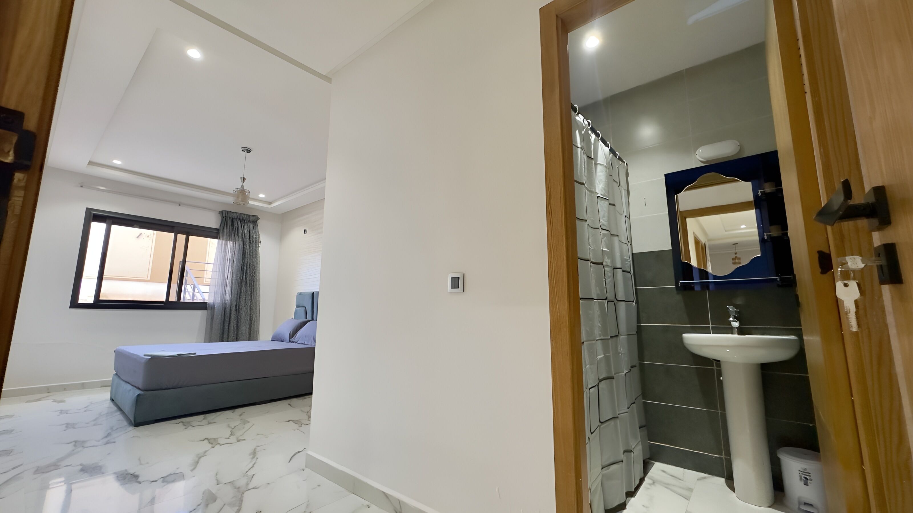 Apartamento luxo | Banheiro | Secador de cabelo, toalhas de banho, papel higiênico 