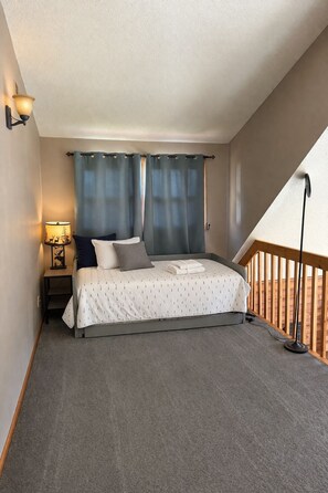 Room - Lake Hartwell Cabin, Sleeps 12+, Near Clemson (Anderson)