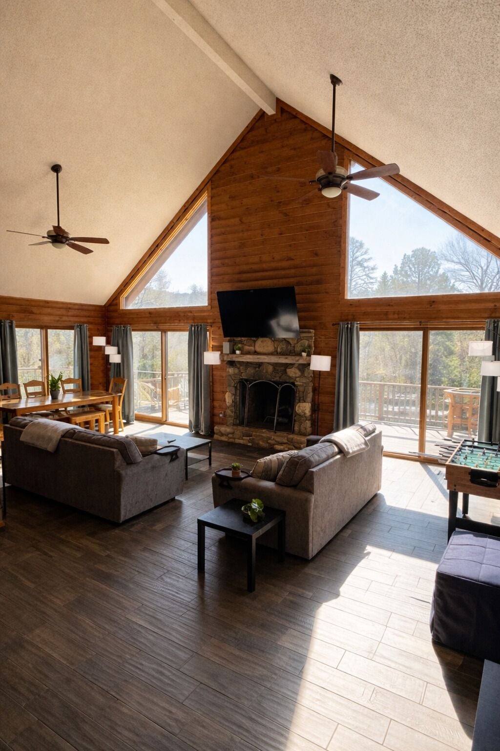 Smart TV, fireplace