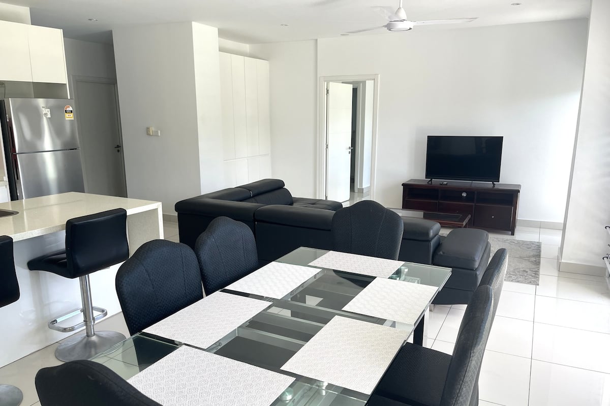 Blackout drapes, soundproofing, iron/ironing board, free WiFi