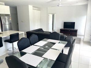 Blackout drapes, soundproofing, iron/ironing board, free WiFi - Seabeds 3 Bedroom Beachside Apartment Home (Nadi)