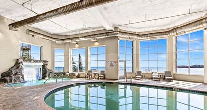 Panoramic Lake Views | King Studio w/Whirlpool