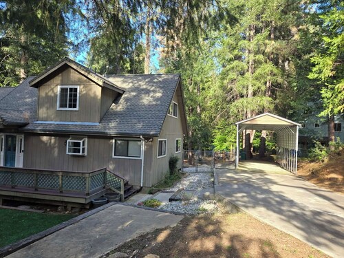 3 Bedroom House Near Scott's Flat Lake with Boat/ RV parking.