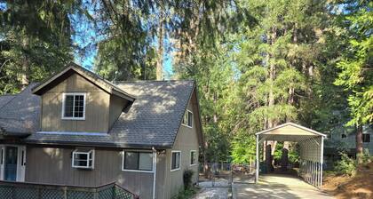 3 Bedroom House Near Scott's Flat Lake with Boat/ RV parking.