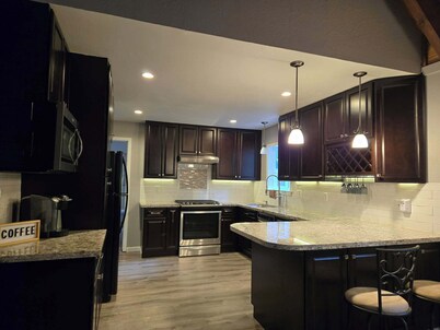 3 Bedroom House Near Scott's Flat Lake with Boat/ RV parking.