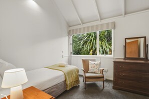 Room - Waitati Retreat - Coastal Calm Overlooking Blueskin Bay (Waitati)
