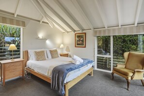 Room - Waitati Retreat - Coastal Calm Overlooking Blueskin Bay (Waitati)