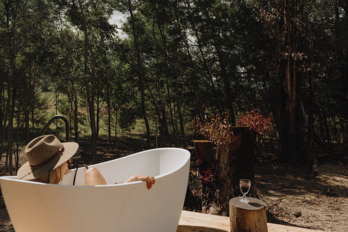 Outdoor spa tub