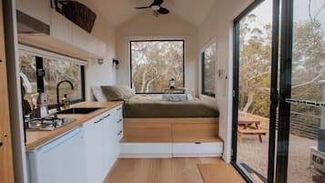 1 bedroom, bed sheets