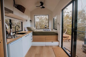 1 bedroom, bed sheets