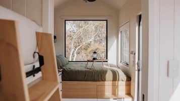 1 bedroom, bed sheets