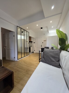 Room - Urban Oasis near the BGC Golf Course (Taguig)