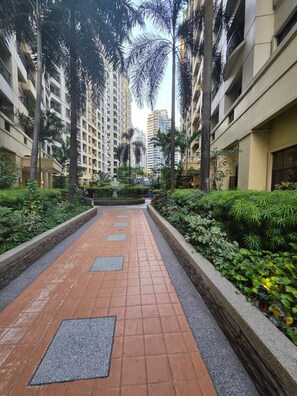 Property grounds - Urban Oasis near the BGC Golf Course (Taguig)