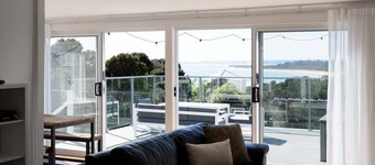 Greens Beach Coastal Shack with Ocean Views