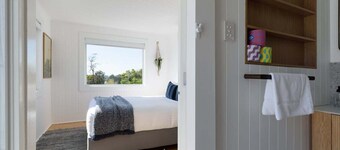 Greens Beach Coastal Shack with Ocean Views