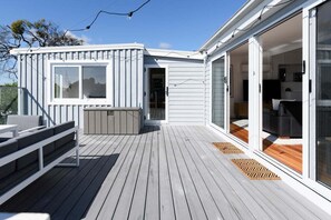 Terrace/patio - Greens Beach Coastal Shack with Ocean Views (Greens Beach)