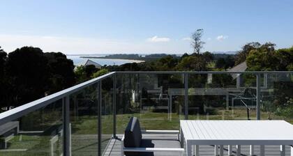 Greens Beach Coastal Shack with Ocean Views