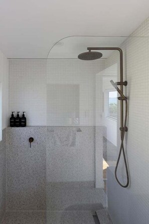 Hair dryer, towels - Greens Beach Coastal Shack with Ocean Views (Greens Beach)
