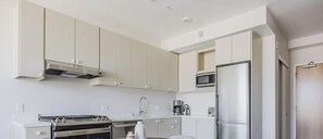 Private kitchen - Blueground | Chinatown, view, nr LA State Historic Park (Los Angeles)
