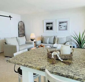 TV - Stylish Waterfront Condo on Marco Island (Marco Island)