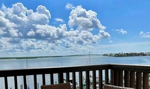 Property grounds - Stylish Waterfront Condo on Marco Island (Marco Island)