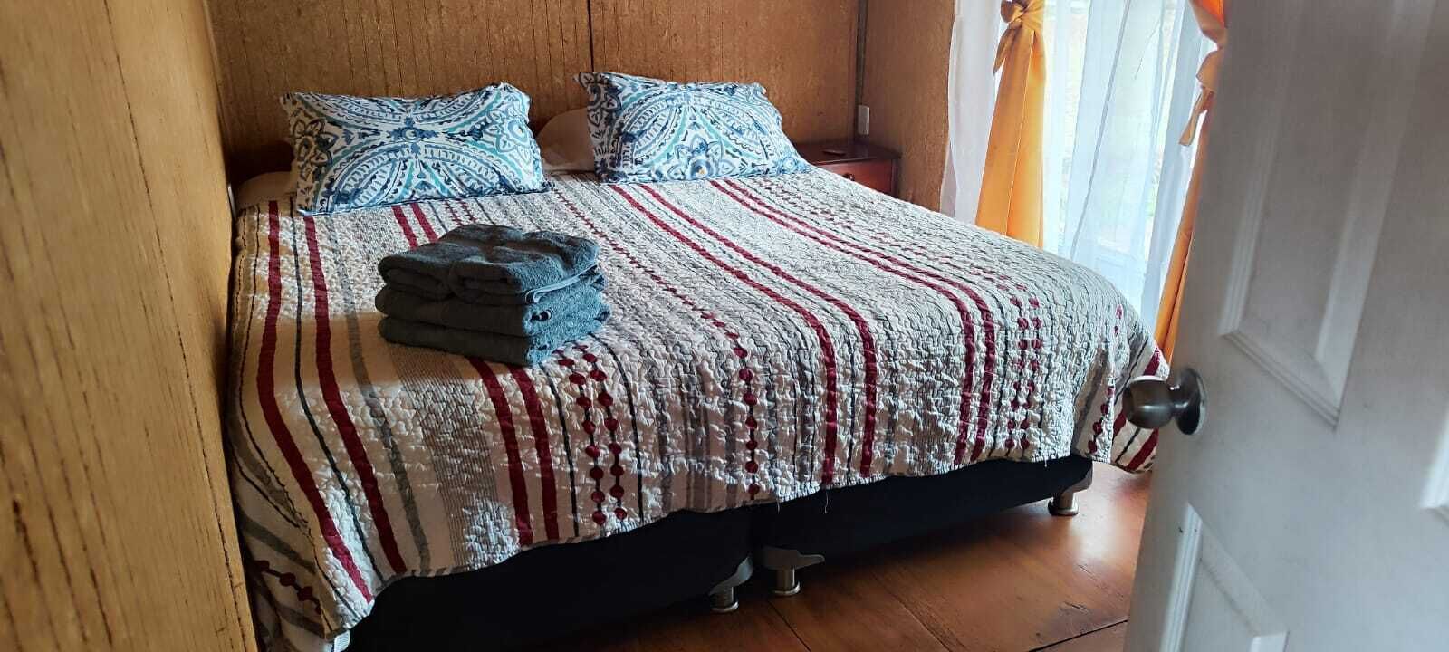 2 bedrooms, travel cot, free WiFi, bed sheets